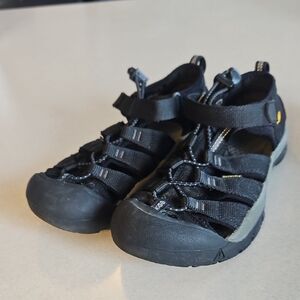 Keens Black And Grey Youth Sandals